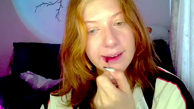 Snapshot of earn_my_lily chatting on 04-20-26, 07:00 earn my lily online show from 04-20-26, 07:00