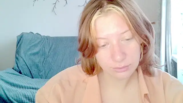 Snapshot of earn_my_lily chatting on 04-27-26, 06:00 earn my lily online show from 04-27-26, 06:00