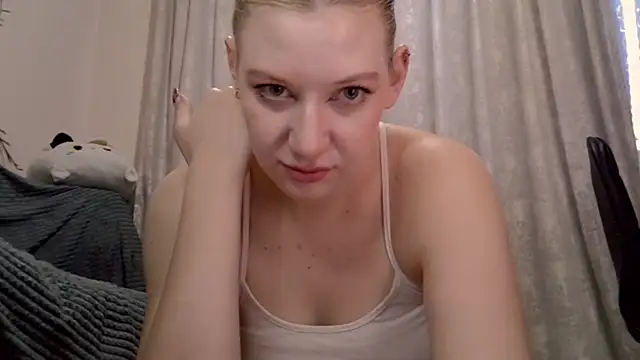 Snapshot of earn_my_lily chatting on 05-15-26, 09:16 earn my lily online show from 05-15-26, 09:16