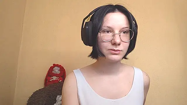 Snapshot of HighLense chatting on 04-06-26, 07:31 HighLense online show from 04-06-26, 07:31