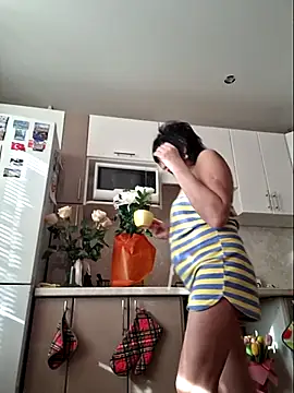 Snapshot of LaliaMia chatting on 03-22-25, 04:35 LaliaMia online show from 03-22-25, 04:35