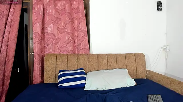 iisabella1 online show from 05-26-26, 06:53