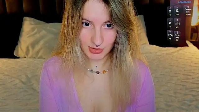 Snapshot of Daryana_Gray chatting on 05-12-26, 06:21 Daryana Gray online show from 05-12-26, 06:21