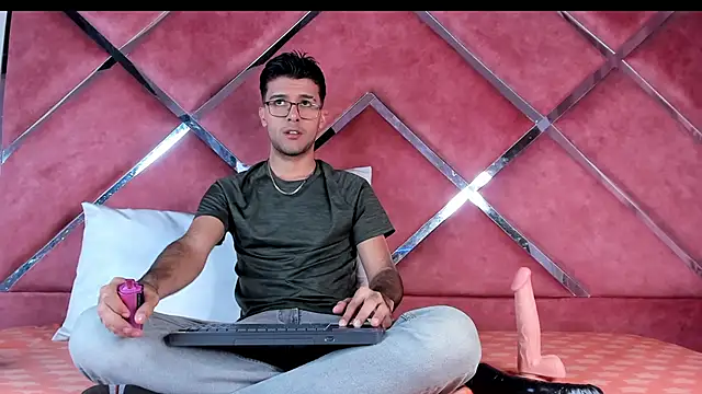 RodrigoColby2 online show from 06-04-26, 03:23