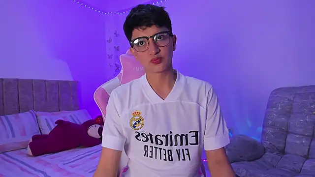 Snapshot of SaNti_ll chatting on 04-08-26, 02:22 SaNti ll online show from 04-08-26, 02:22