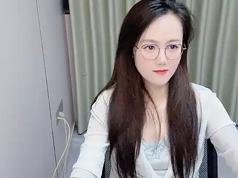 Snapshot of G0080 chatting on 05-14-26, 01:18 G0080 online show from 05-14-26, 01:18