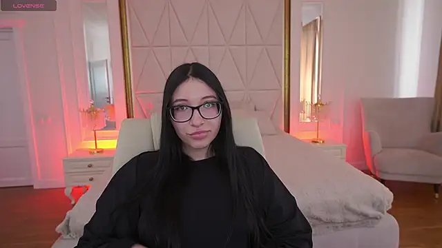 Snapshot of SsoftAura chatting on 04-06-26, 08:15 SsoftAura online show from 04-06-26, 08:15