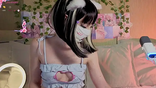LunaNyanmi online show from 04-19-26, 10:25