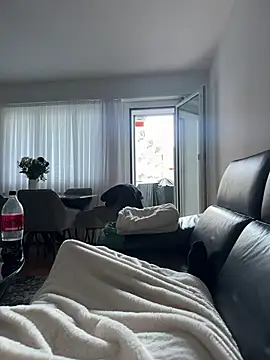 Snapshot of Luan4057 chatting on 04-06-26, 09:21 Luan4057 online show from 04-06-26, 09:21