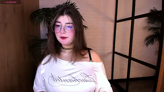 Snapshot of HaniaWish chatting on 07-17-26, 01:29 HaniaWish online show from 07-17-26, 01:29