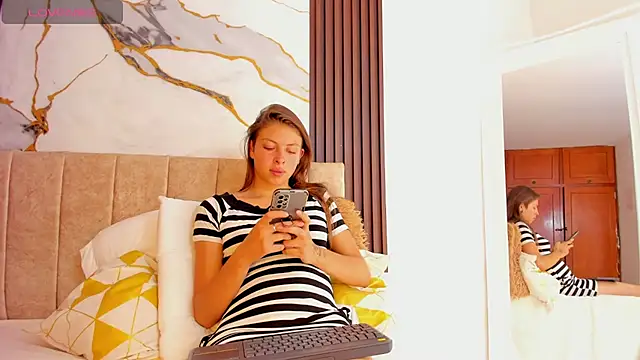 Snapshot of scarlet_fox75 chatting on 05-22-26, 06:57 scarlet fox75 online show from 05-22-26, 06:57