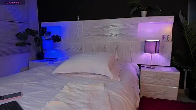 Snapshot of angelina_hilton chatting on 04-23-26, 11:42 angelina hilton online show from 04-23-26, 11:42