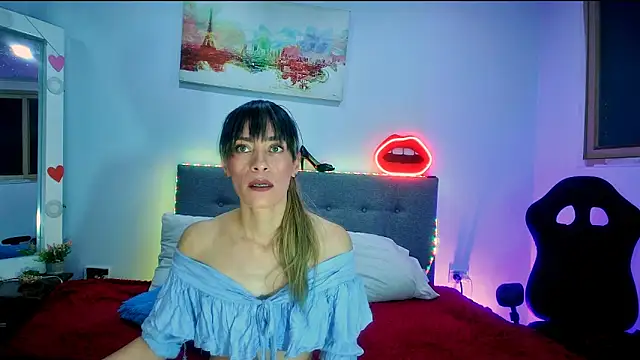 Snapshot of Lorena_sweet33 chatting on 06-10-26, 01:43 Lorena sweet33 online show from 06-10-26, 01:43