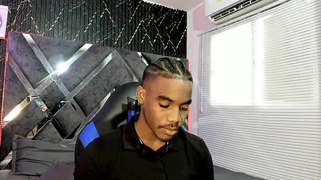 Snapshot of axel_silva4 chatting on 06-18-26, 07:40 axel silva4 online show from 06-18-26, 07:40