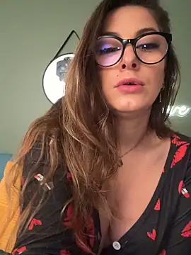 Snapshot of Miarose_gabani chatting on 05-16-26, 09:06 Miarose gabani online show from 05-16-26, 09:06