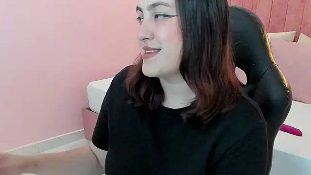 Snapshot of lilaa_sky chatting on 05-20-26, 12:11 lilaa sky online show from 05-20-26, 12:11