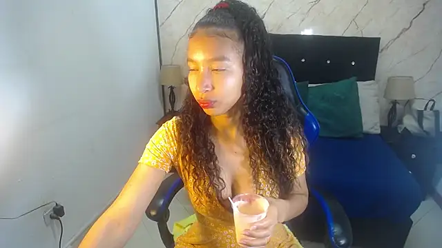 Snapshot of hasley_cute chatting on 04-25-26, 07:22 hasley cute online show from 04-25-26, 07:22