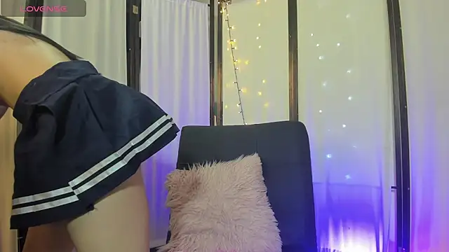 Snapshot of JadeMills2 chatting on 04-12-26, 07:52 JadeMills2 online show from 04-12-26, 07:52