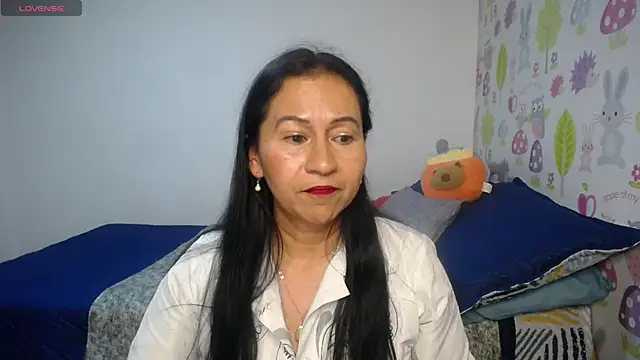 Snapshot of Tyna_b chatting on 06-24-26, 05:28 Tyna b online show from 06-24-26, 05:28