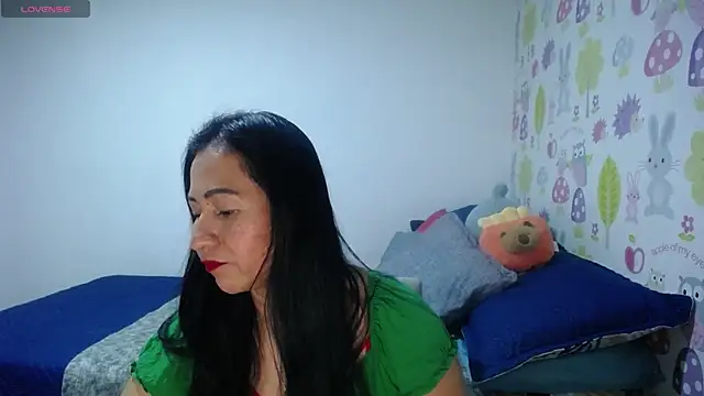 Snapshot of Tyna_b chatting on 06-25-26, 06:56 Tyna b online show from 06-25-26, 06:56
