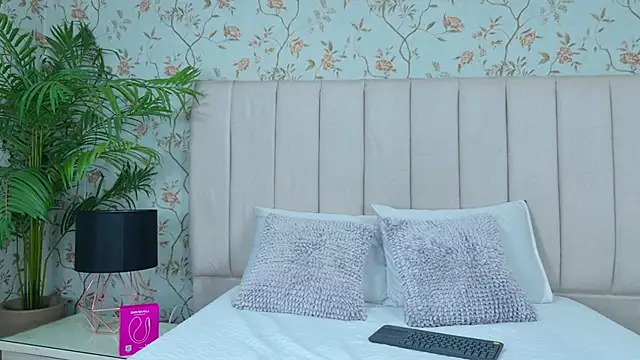 Snapshot of VegaSara chatting on 05-09-26, 06:13 VegaSara online show from 05-09-26, 06:13