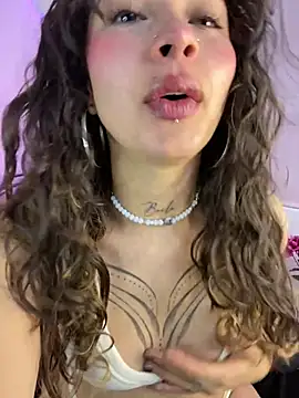 Snapshot of Dreanaa chatting on 04-15-26, 07:43 Dreanaa online show from 04-15-26, 07:43