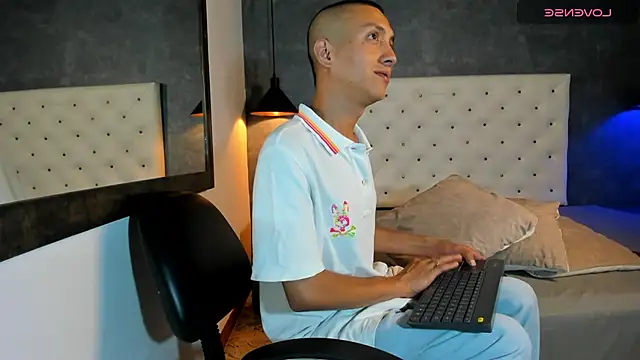Snapshot of Jara_Chick chatting on 05-29-26, 08:29 Jara Chick online show from 05-29-26, 08:29