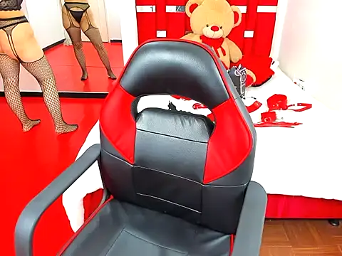 Snapshot of scarlett_red_1 chatting on 04-16-26, 05:36 scarlett red 1 online show from 04-16-26, 05:36