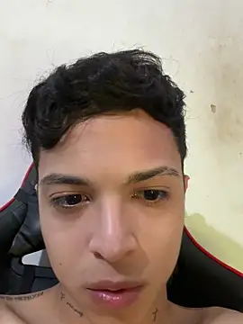 Snapshot of ZAndrew_Gold chatting on 06-11-26, 02:53 ZAndrew Gold online show from 06-11-26, 02:53