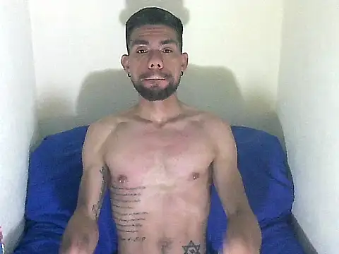 Snapshot of thomas2wood chatting on 06-21-26, 12:13 thomas2wood online show from 06-21-26, 12:13