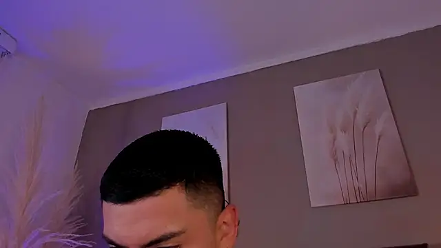 Snapshot of Alexander_Diazz chatting on 06-18-26, 02:10 Alexander Diazz online show from 06-18-26, 02:10