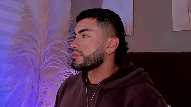 Snapshot of Alexander_Diazz chatting on 07-16-26, 05:30 Alexander Diazz online show from 07-16-26, 05:30