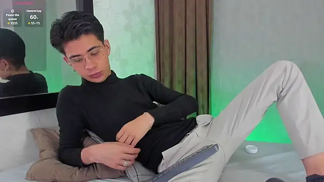 Snapshot of youn_rider chatting on 04-23-26, 07:27 youn rider online show from 04-23-26, 07:27