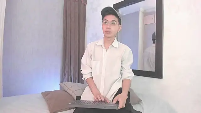 Snapshot of youn_rider chatting on 05-19-26, 07:53 youn rider online show from 05-19-26, 07:53