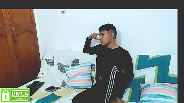 Snapshot of Denzel_Ass26 chatting on 05-04-26, 11:12 Denzel Ass26 online show from 05-04-26, 11:12