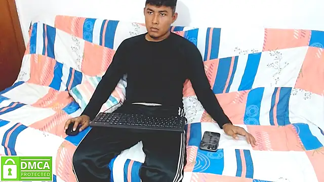 Snapshot of Denzel_Ass26 chatting on 05-13-26, 12:19 Denzel Ass26 online show from 05-13-26, 12:19