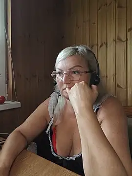 White-Chocolatte online show from 06-15-26, 06:04