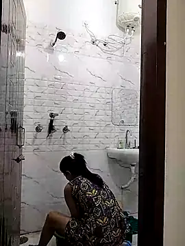 Snapshot of Love-Birdss chatting on 04-15-26, 09:27 Love-Birdss online show from 04-15-26, 09:27