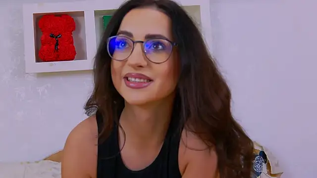 Snapshot of KarolDolly05 chatting on 04-15-26, 02:24 KarolDolly05 online show from 04-15-26, 02:24