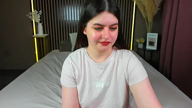 Snapshot of Margaret__Moon chatting on 05-15-26, 08:10 Margaret Moon online show from 05-15-26, 08:10