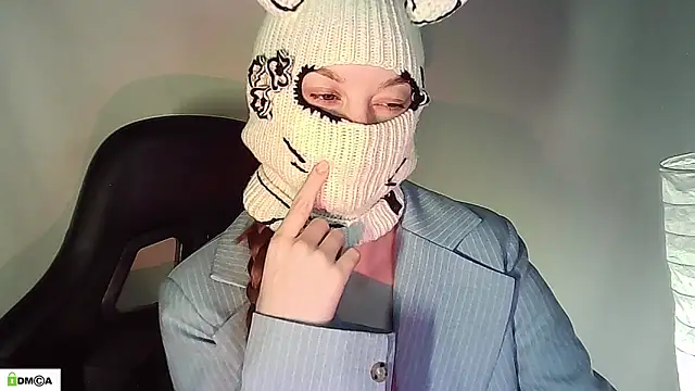 Snapshot of Lymalia chatting on 05-14-26, 01:45 Lymalia online show from 05-14-26, 01:45