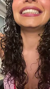 Snapshot of holaRosa chatting on 04-21-26, 11:07 holaRosa online show from 04-21-26, 11:07