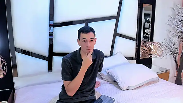 Lucie Mark online show from 04-10-26, 12:54