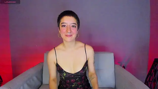 Snapshot of Atheena__ chatting on 04-11-26, 01:26 Atheena online show from 04-11-26, 01:26