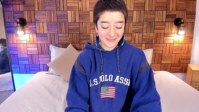 Snapshot of Atheena__ chatting on 04-22-26, 01:23 Atheena online show from 04-22-26, 01:23