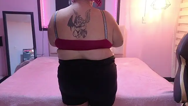Snapshot of Sweet_cat_t chatting on 06-17-26, 02:25 Sweet cat t online show from 06-17-26, 02:25