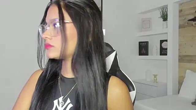 Snapshot of naia_smellie chatting on 04-11-26, 02:27 naia smellie online show from 04-11-26, 02:27