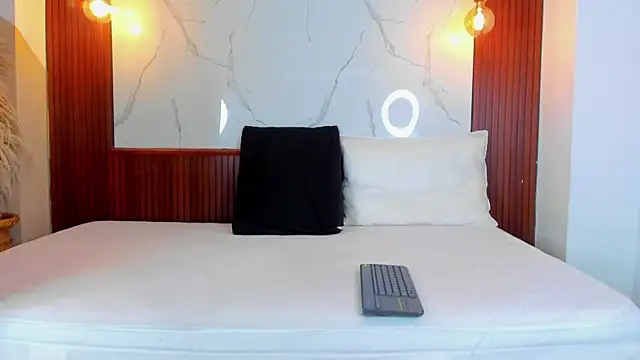 Snapshot of Eroticxcouple chatting on 04-30-26, 11:16 Eroticxcouple online show from 04-30-26, 11:16
