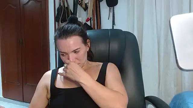 Snapshot of valery_fitt chatting on 04-19-26, 12:33 valery fitt online show from 04-19-26, 12:33