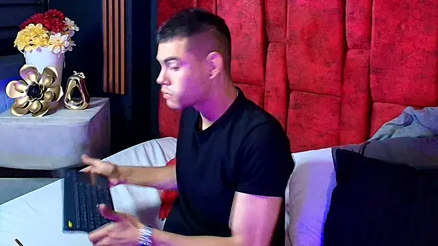 RomeoBoselli   online show from 06-08-26, 01:39